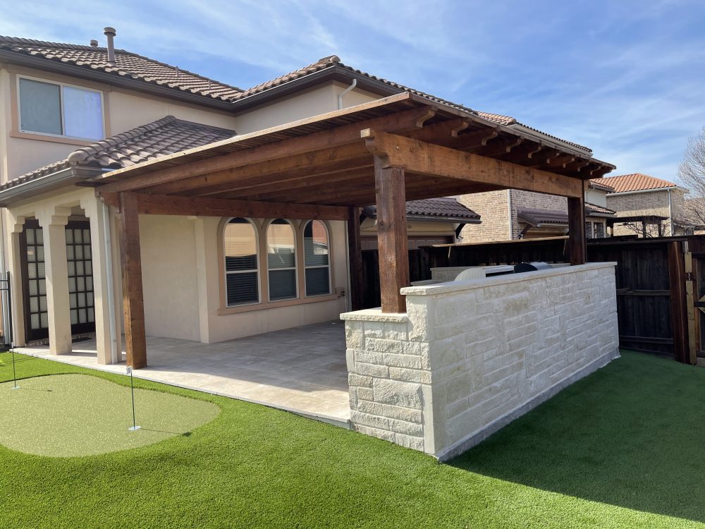 Pergola & Outdoor Kitchen